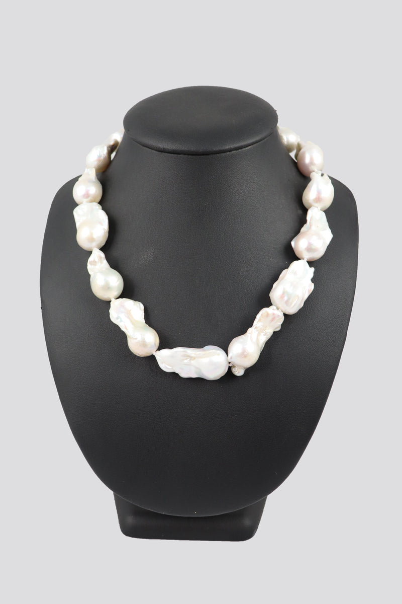 P57 Pearl Necklace Cream Baroque